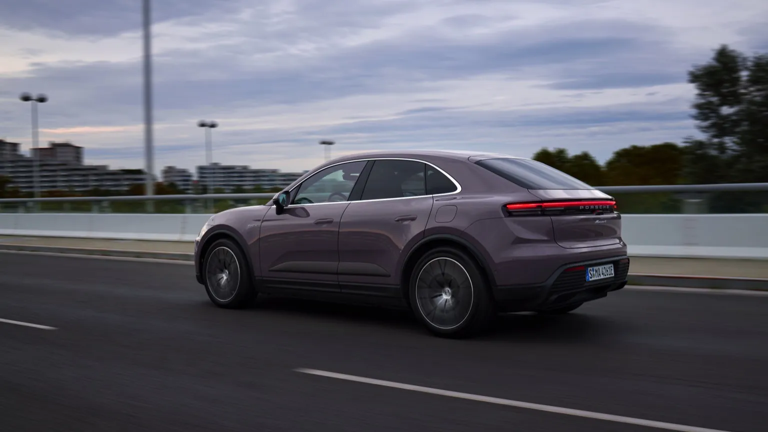 Auto Porsche Macan 4 Electric