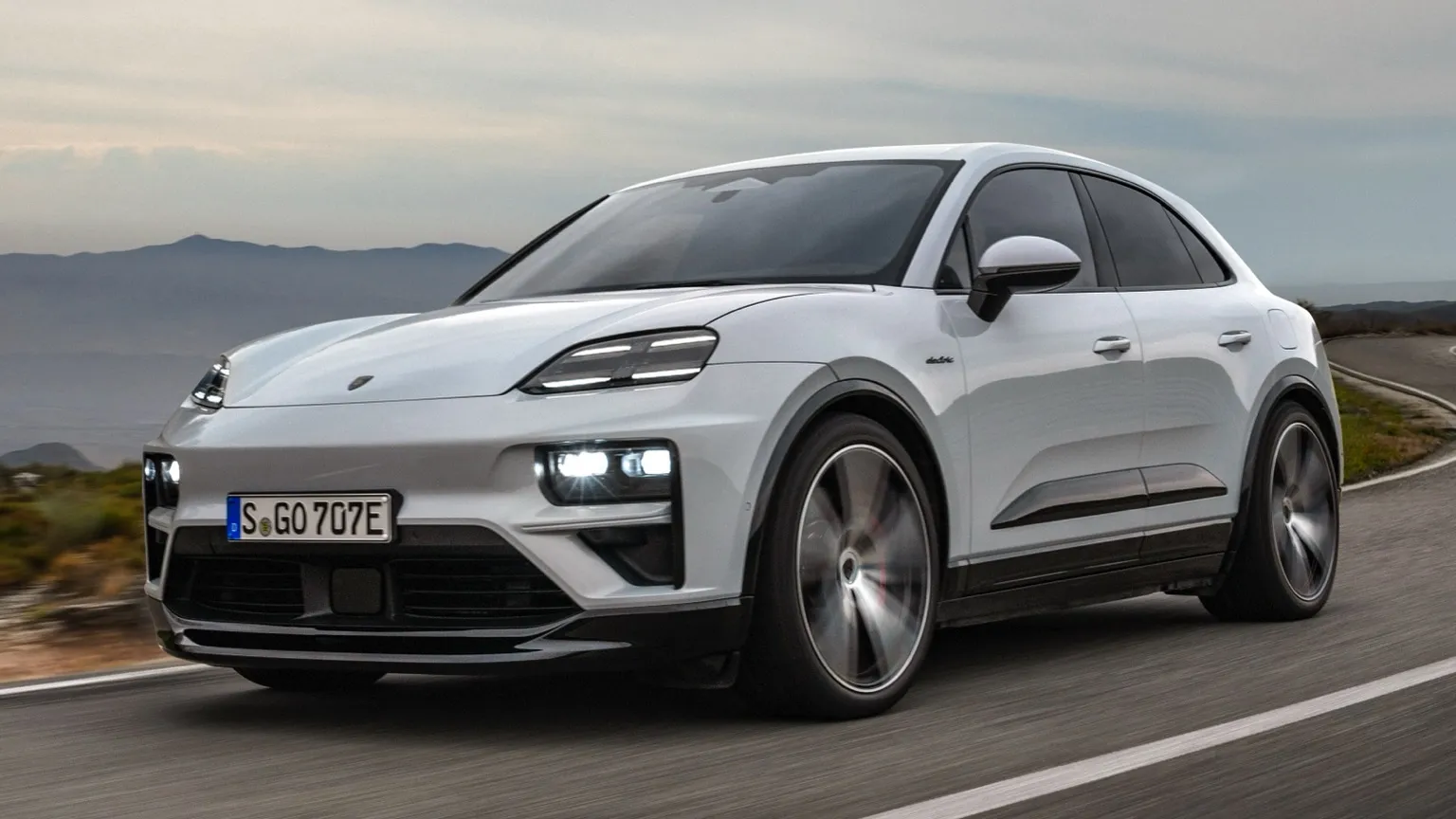 Auto Porsche Macan Turbo Electric