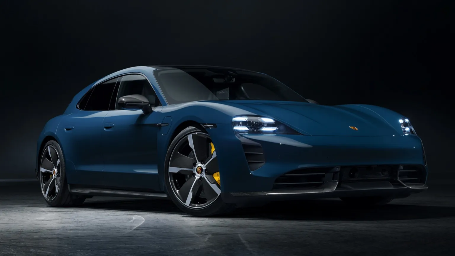 Auto Porsche Taycan Plus Sport Turismo