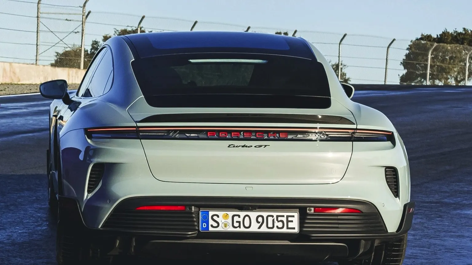 Auto Porsche Taycan Turbo GT