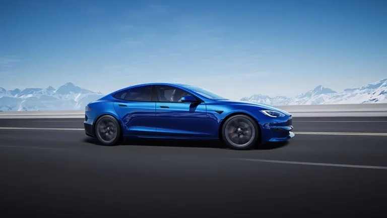 Auto Tesla Model S Plaid