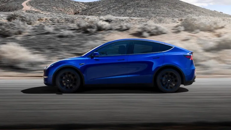Auto Tesla Model Y Performance