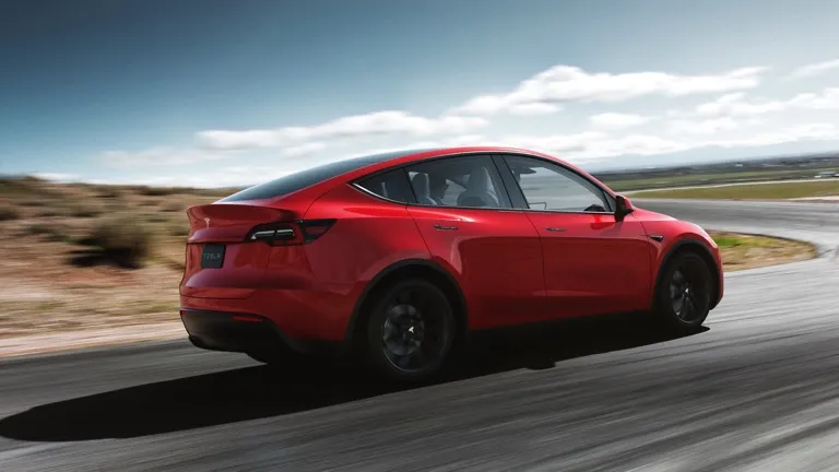 Auto Tesla Model Y Performance