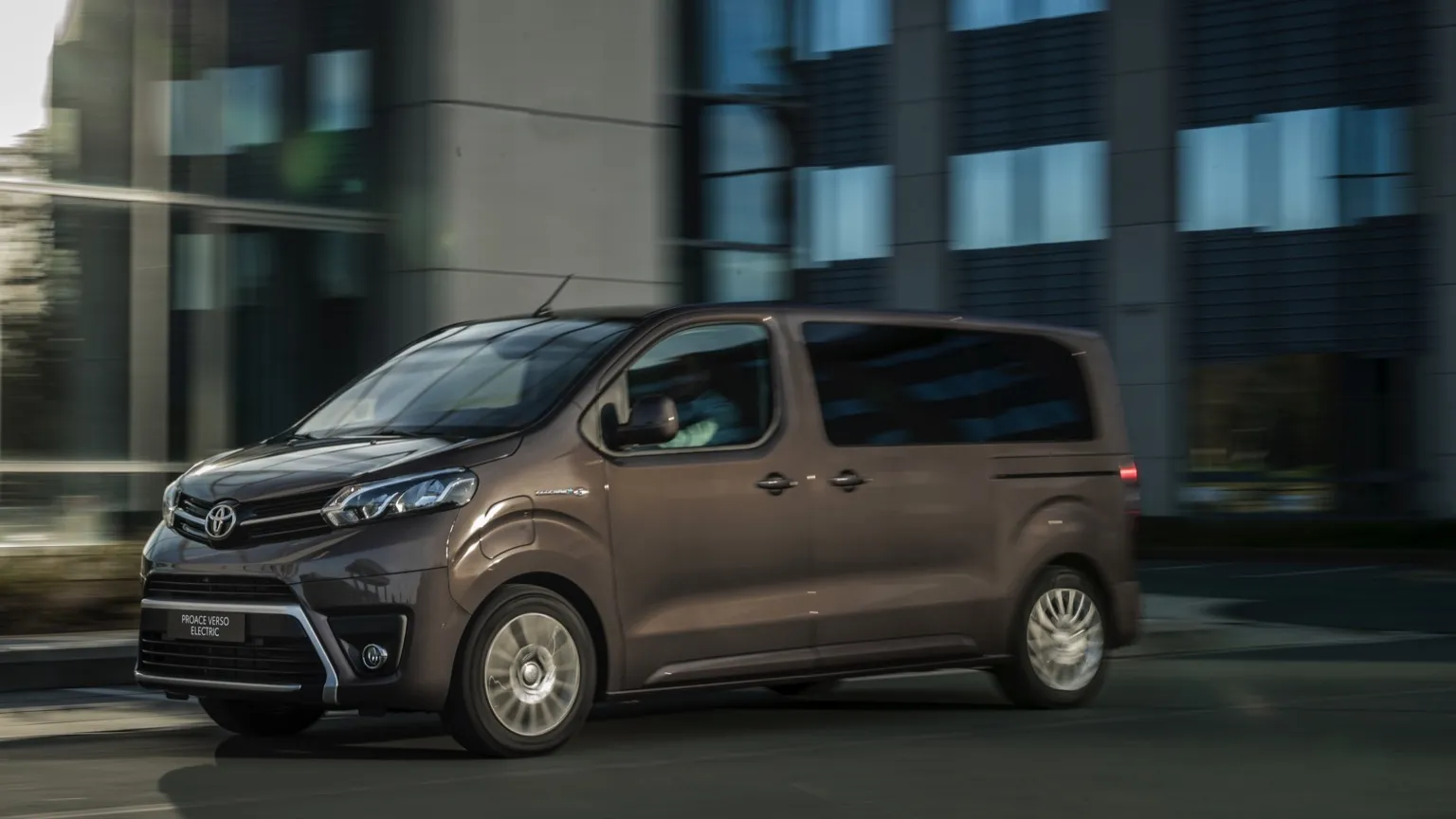 Auto Toyota PROACE Shuttle L 50 kWh